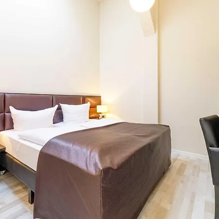 An Der Steinmole Waren *