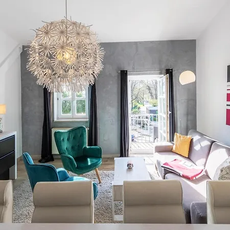 An Der Steinmole Waren *